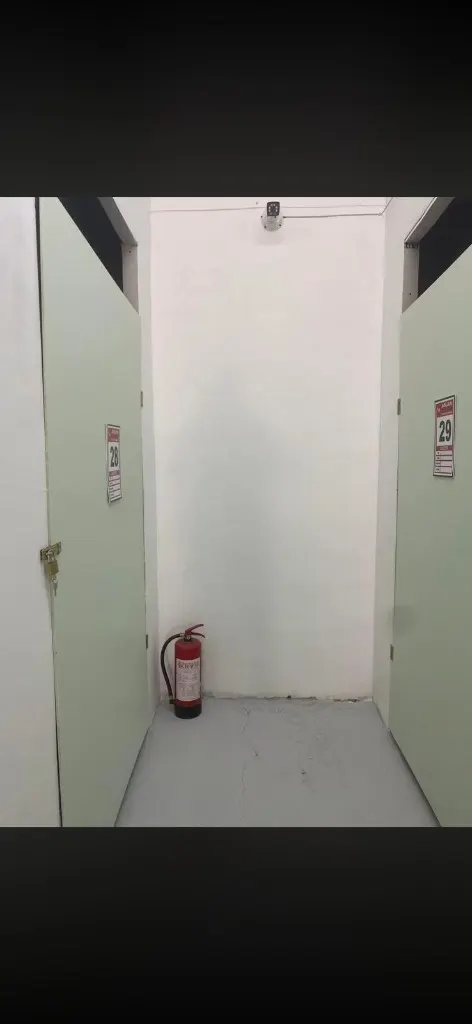 Mint kapılı depo sırası